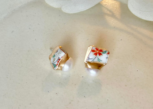 Imari Ware Kintsugi Titanium Earrings Gold Carnelian